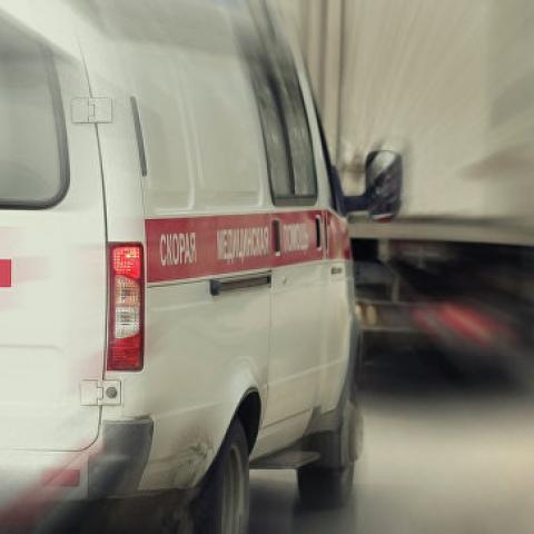 Под Бахчисараем микроавтобус врезался в фуру: шесть человек в больнице  
